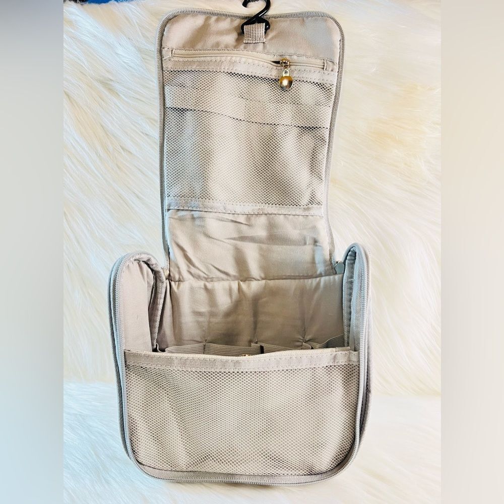 Hanging Toiletry Bag - Picture 6 of 11